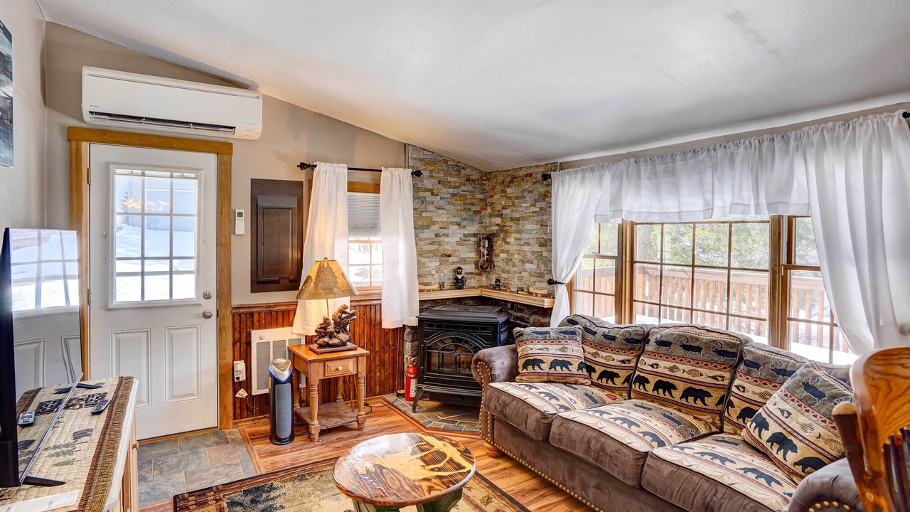 Photo of Livingroom in Lake Luzerne-Hadley