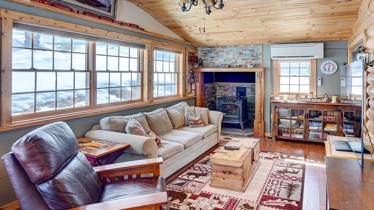 Photo of Livingroom in Lake Luzerne-Hadley