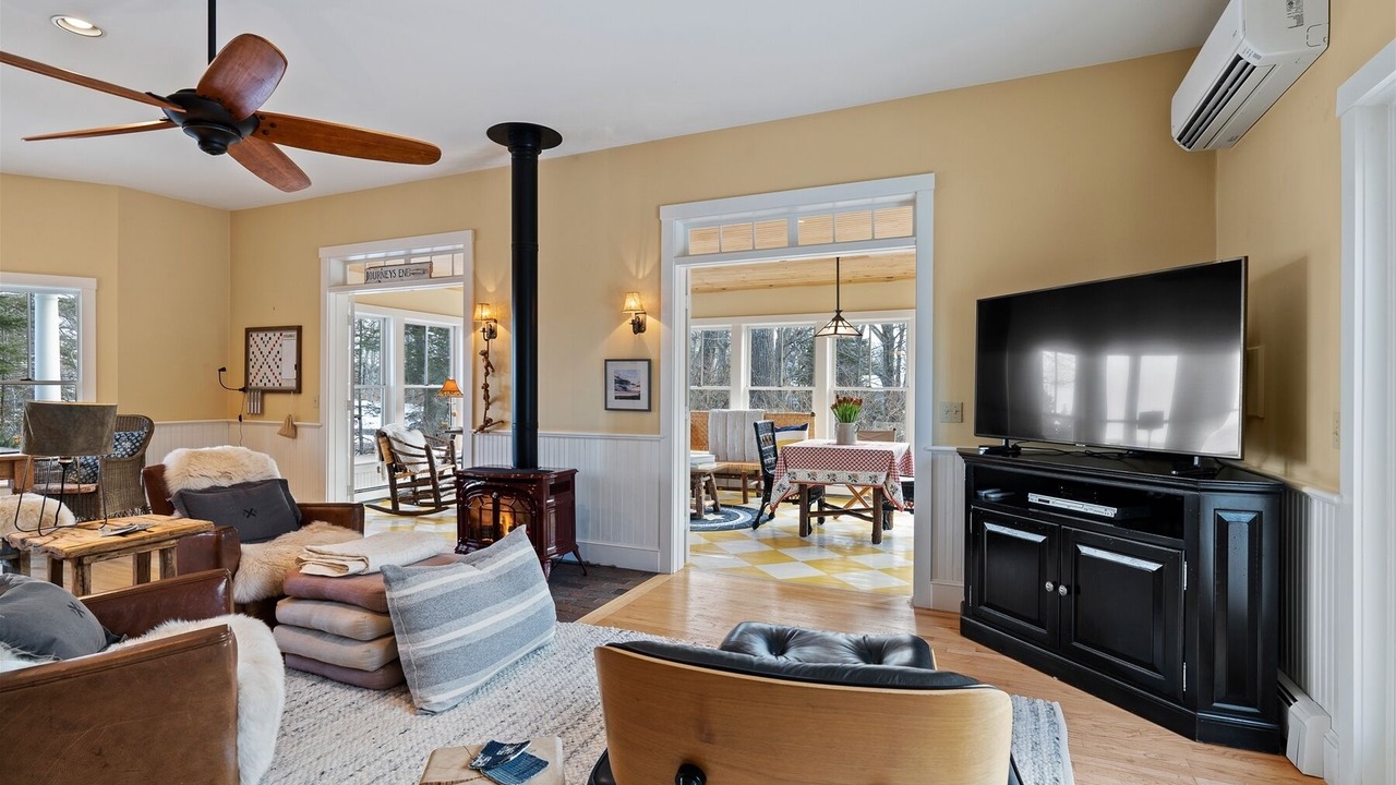 Photo of Livingroom in Cape Elizabeth