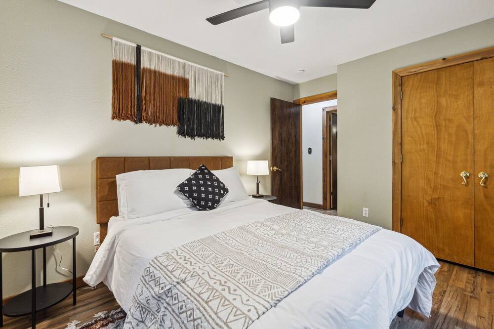 Photo of Bedroom in Oak Cliff