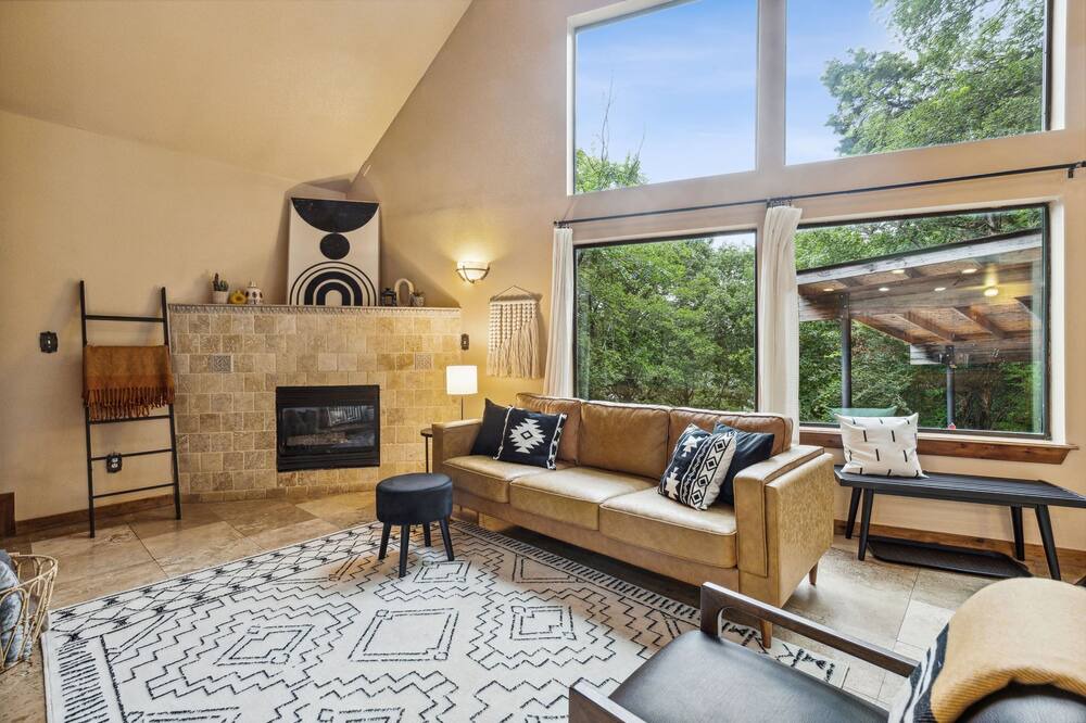Photo of Livingroom in Oak Cliff