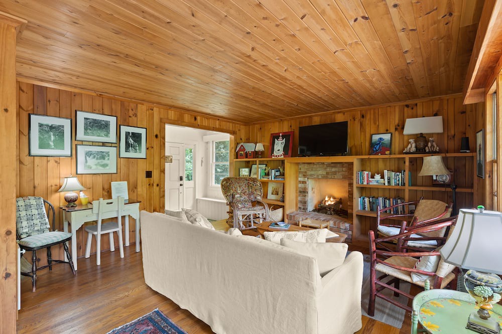 Photo of Livingroom in Highlands Hills