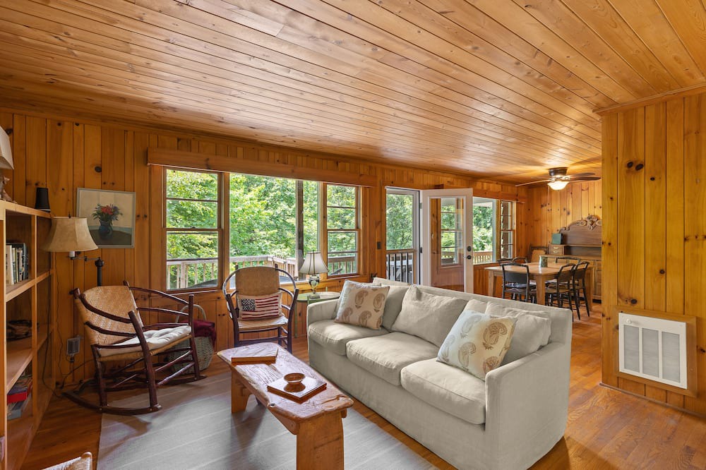 Photo of Livingroom in Highlands Hills