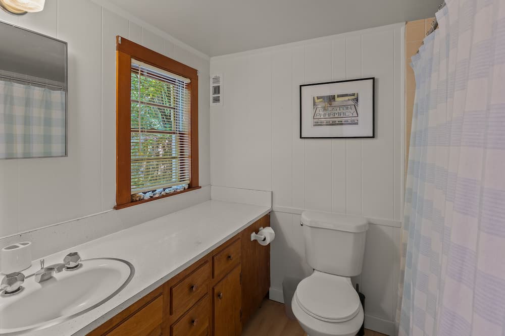 Photo of Bathroom in Highlands Hills