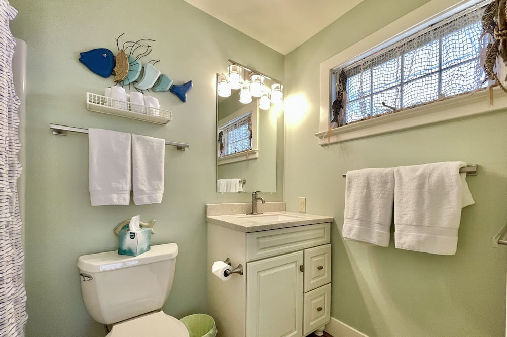 Photo of Bathroom in Isle of Springs