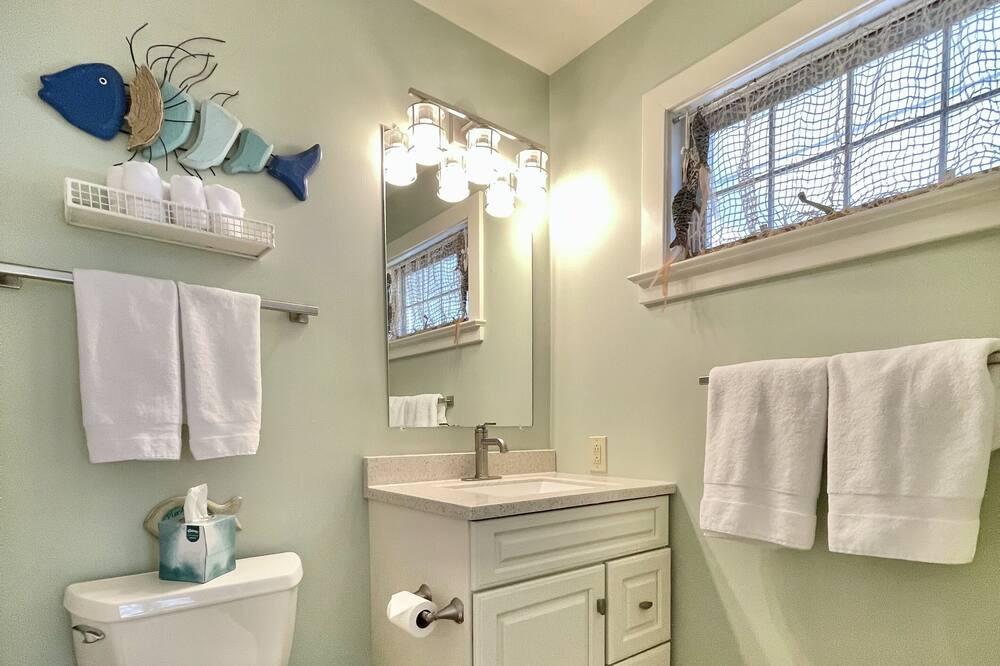 Photo of Bathroom in Isle of Springs