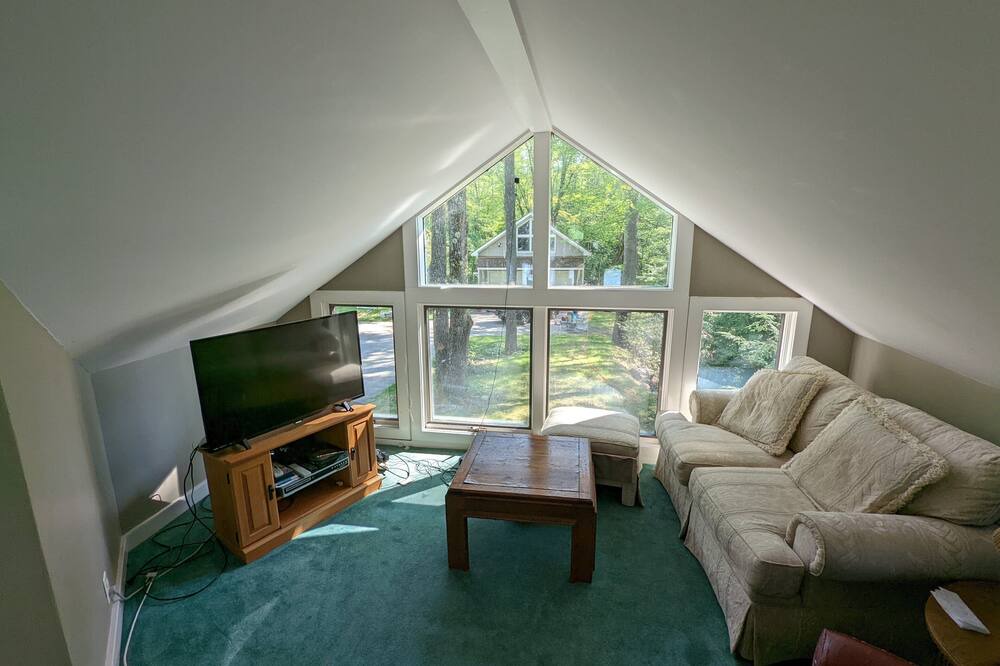Photo of Livingroom in Center Lovell