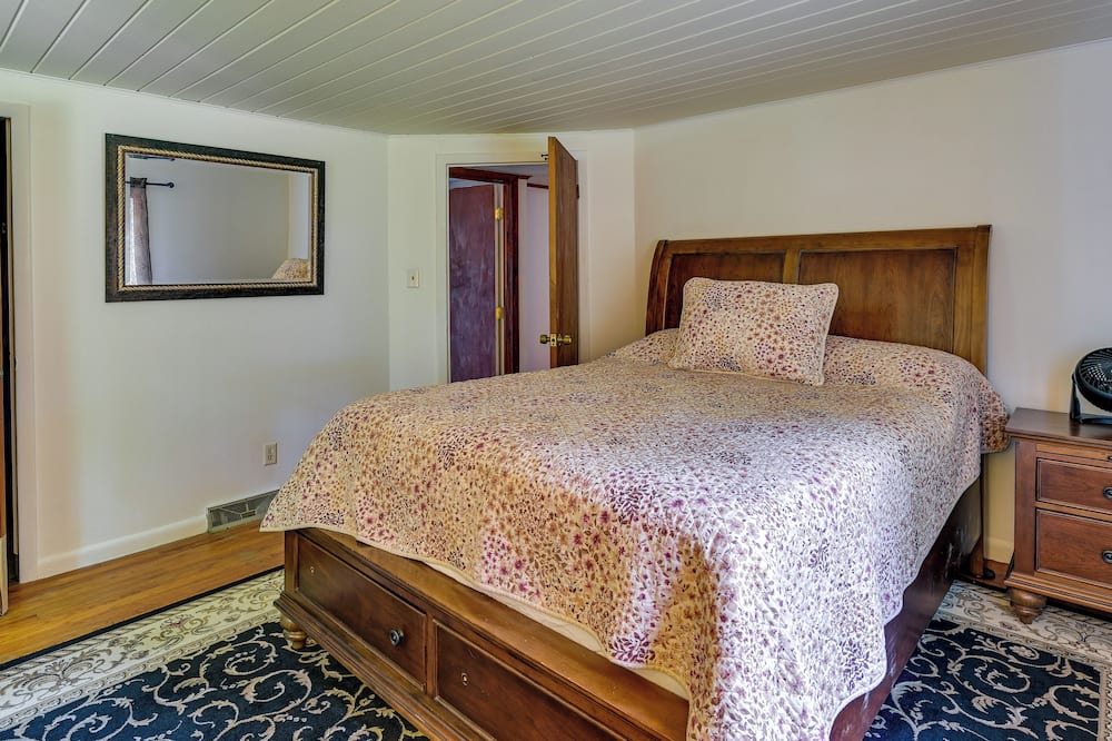 Photo of Bedroom in West Glens Falls