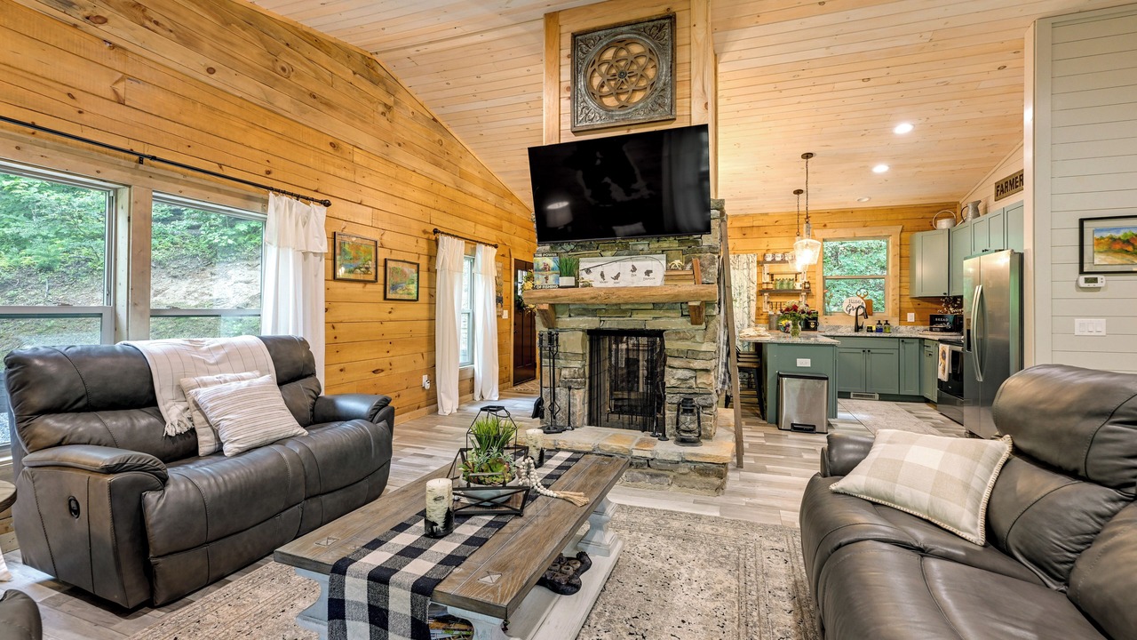 Photo of Livingroom in Cullowhee