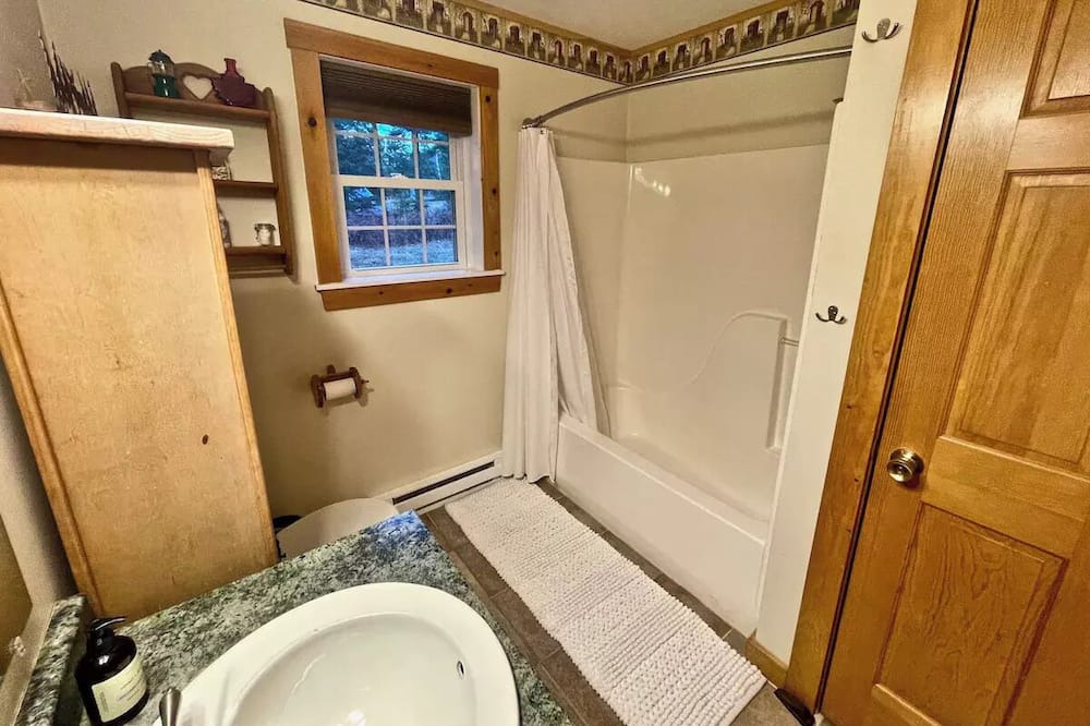 Photo of Bathroom in Oquossoc