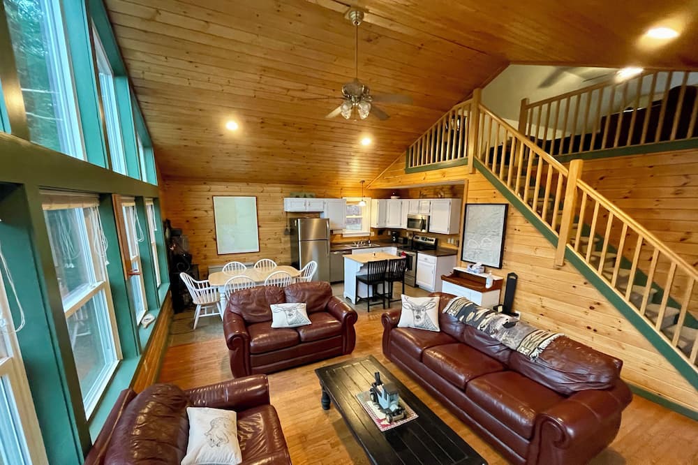 Photo of Livingroom in Oquossoc