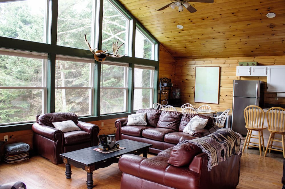 Photo of Livingroom in Oquossoc