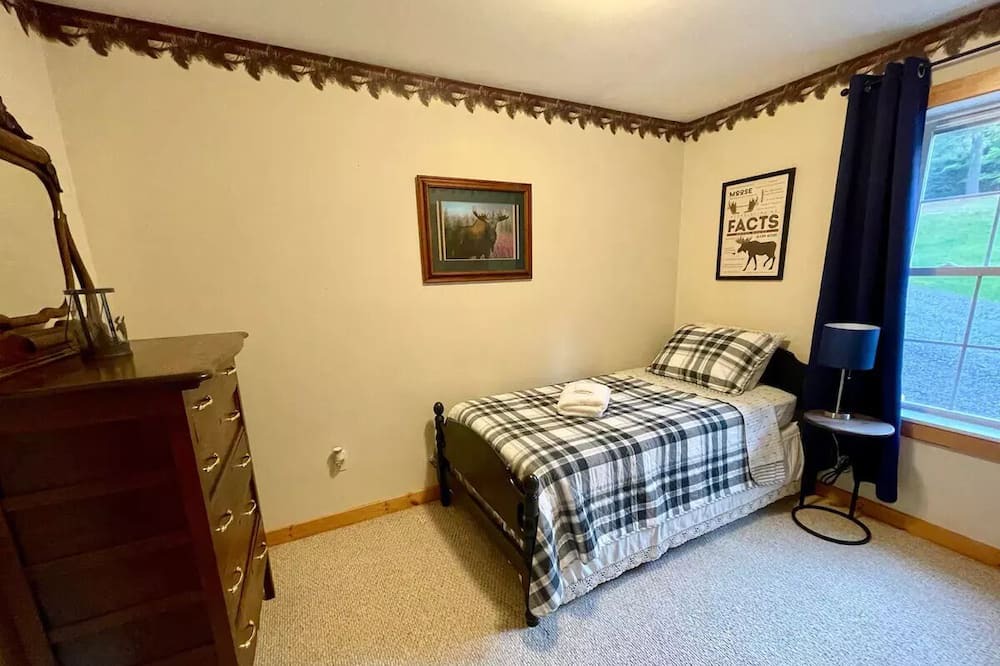 Photo of Bedroom in Oquossoc