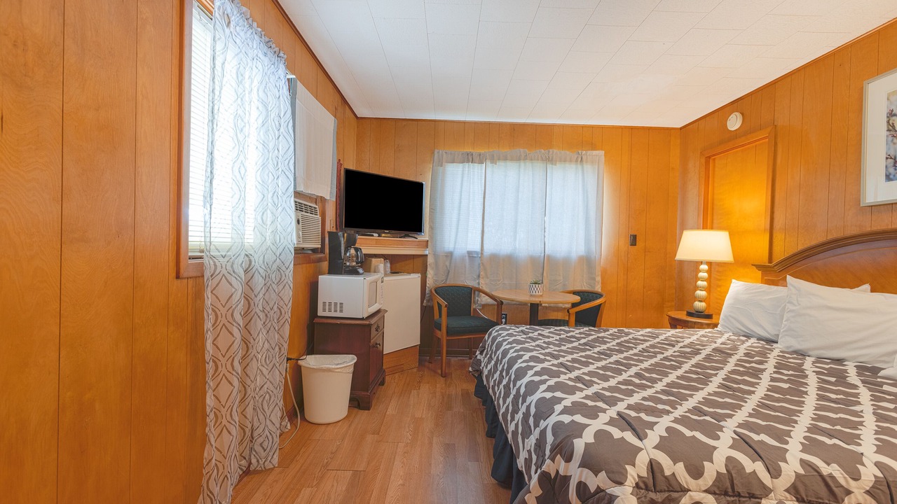 Photo of Bedroom in Conneaut Lakeshore