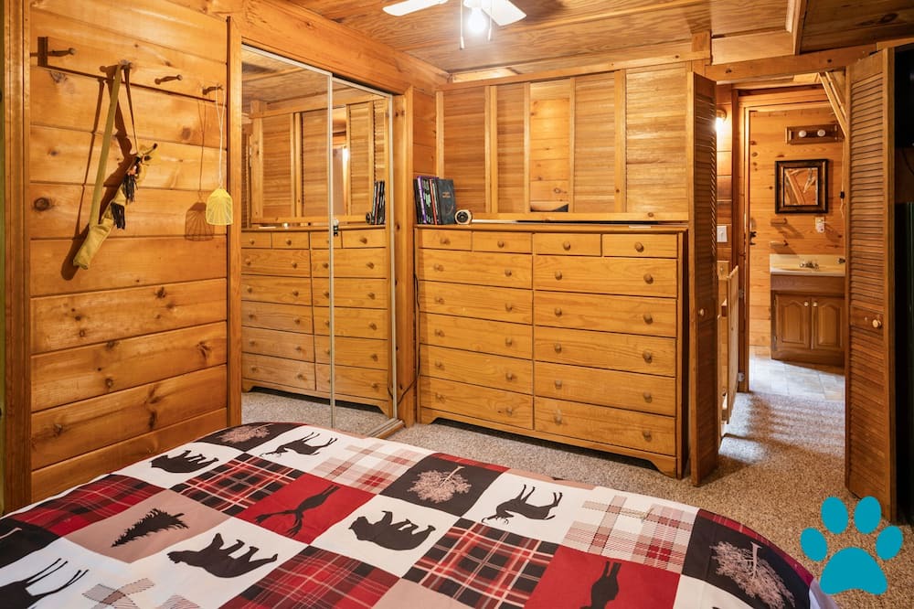 Photo of Bedroom in Scottsburg