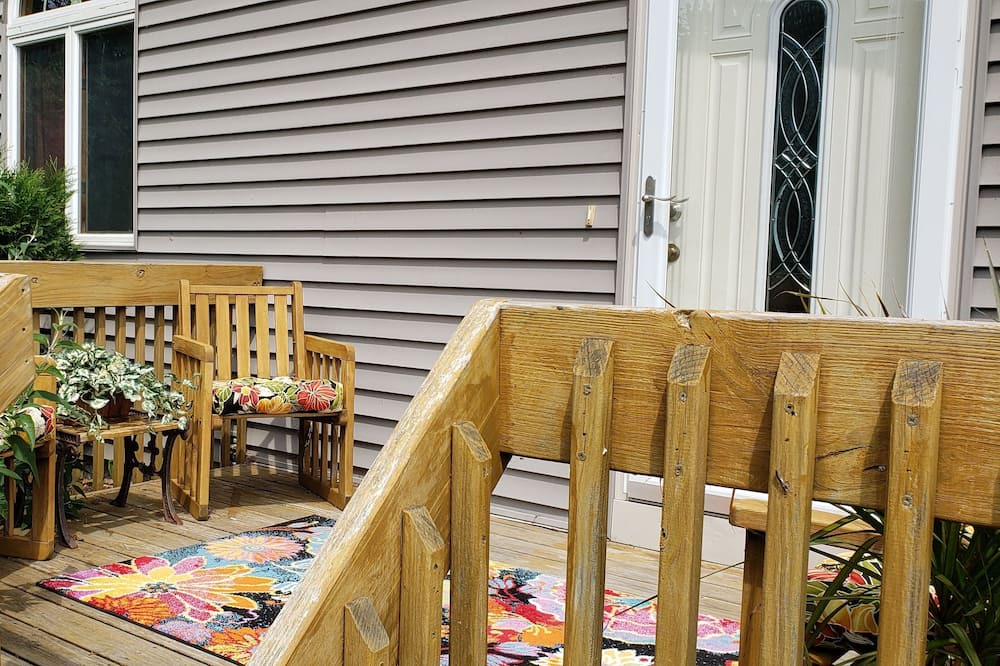Photo of Patio Balcony in Niagara County
