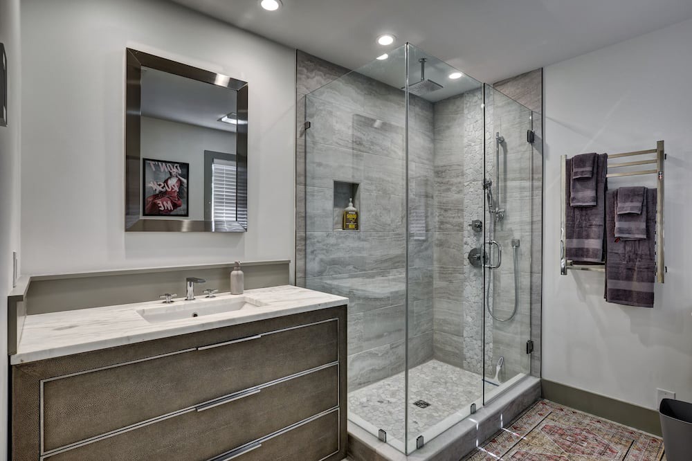 Photo of Bathroom in Highlands Hills