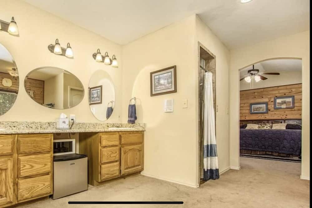 Photo of Bedroom in Quinlan