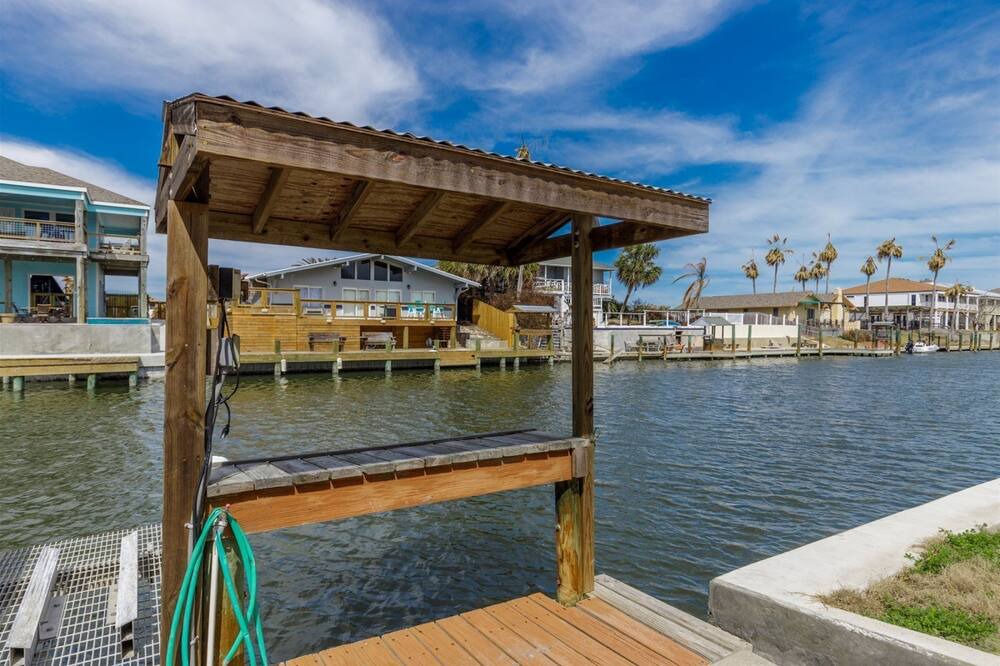 Photo of Outdoor in City-by-the Sea