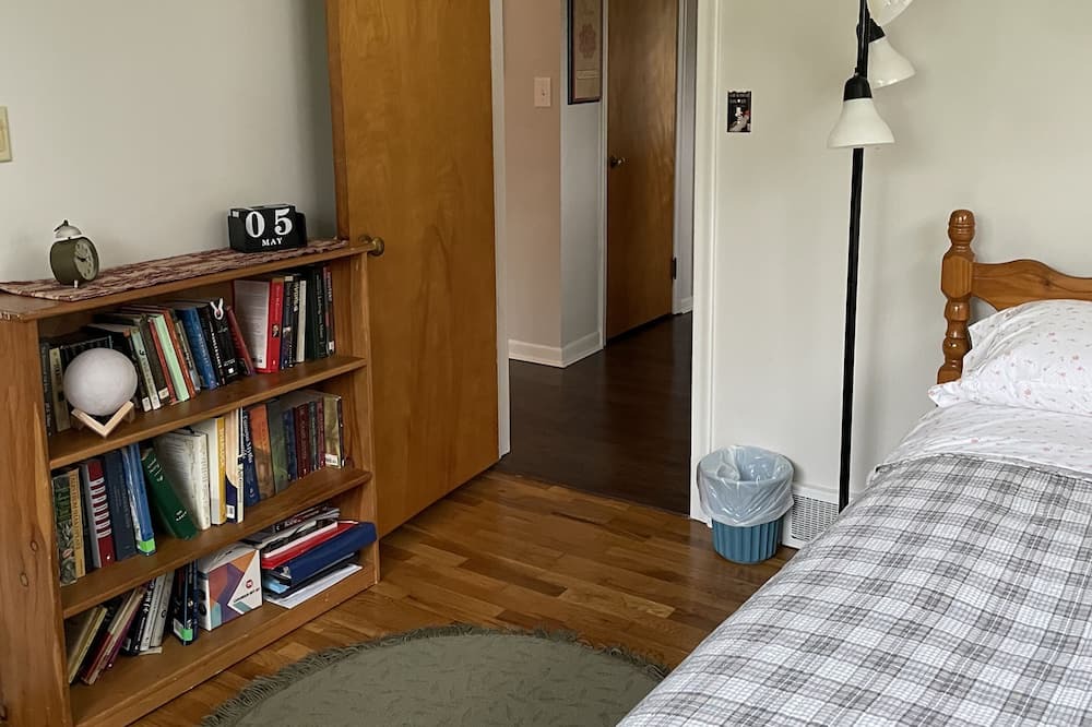 Photo of Bedroom in Jonesville