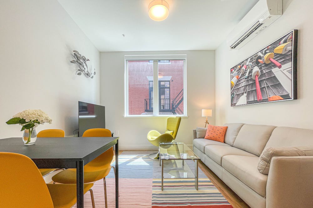 Photo of Livingroom in East Bayside