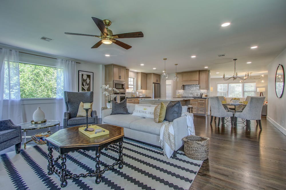 Photo of Livingroom in Tulsa