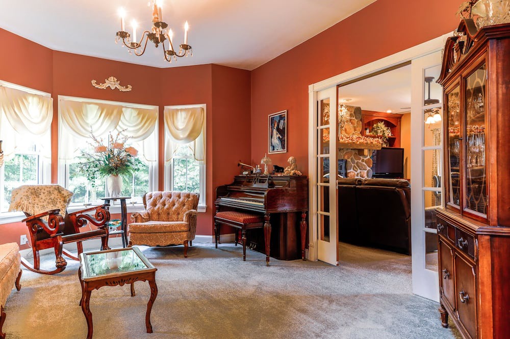 Photo of Livingroom in McKean