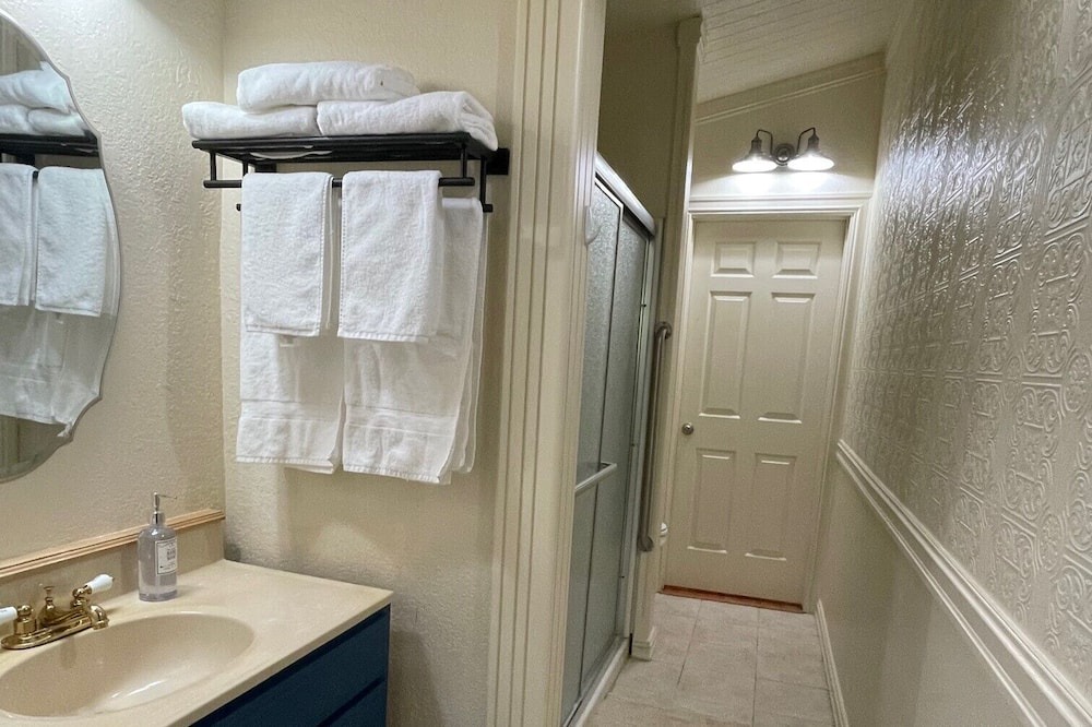 Photo of Bathroom in Park Hill