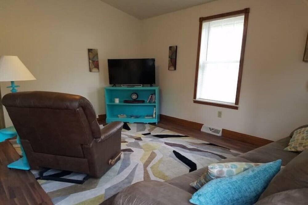 Photo of Livingroom in Edinboro