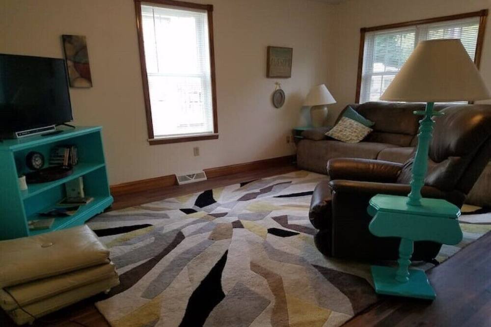 Photo of Livingroom in Edinboro