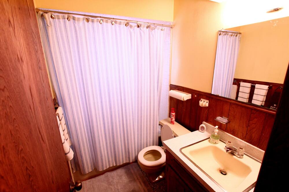 Photo of Bathroom in Quinlan