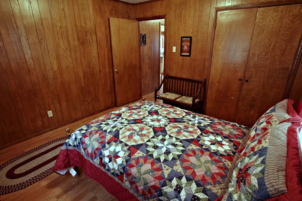 Photo of Bedroom in Quinlan