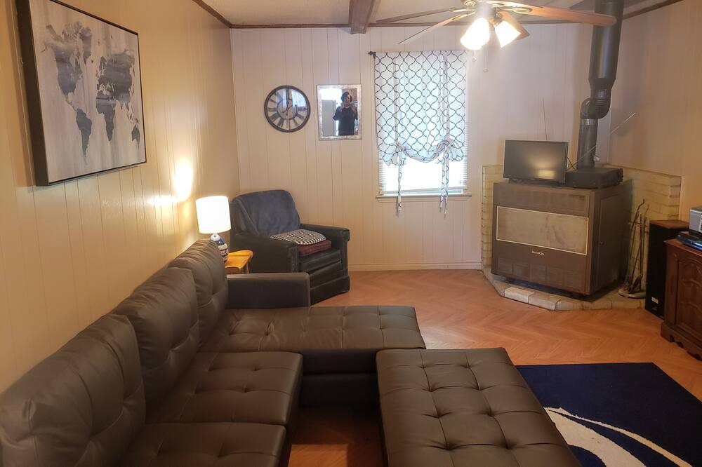 Photo of Livingroom in Quinlan