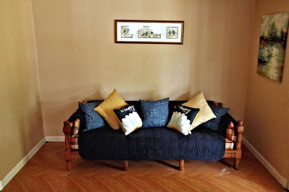 Photo of Livingroom in Quinlan