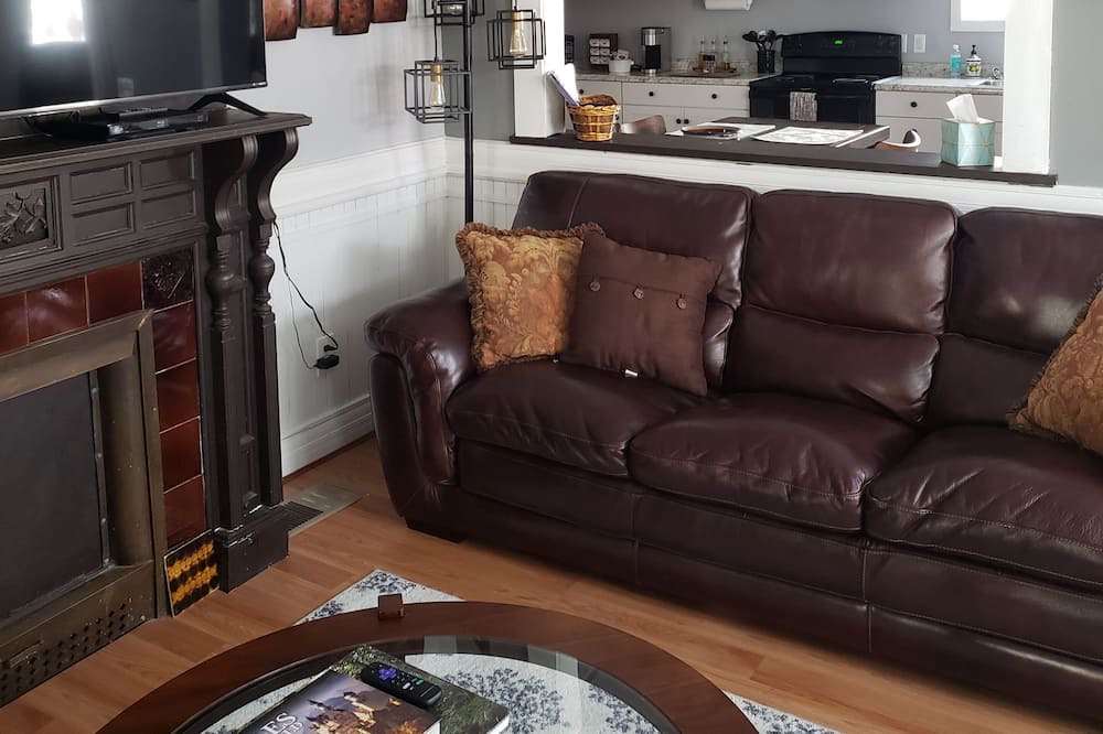 Photo of Livingroom in Perry
