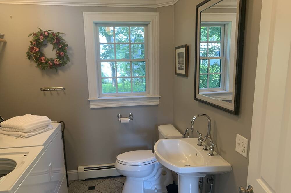 Photo of Bathroom in Cape Porpoise
