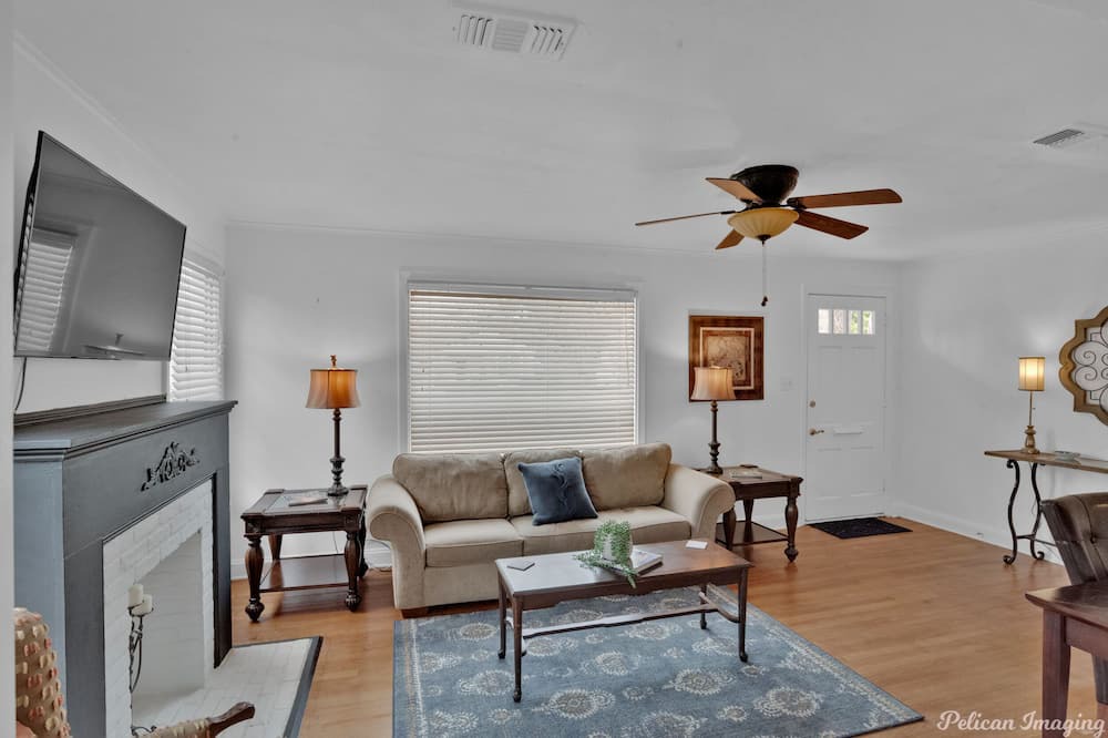Photo of Livingroom in Broadmoor