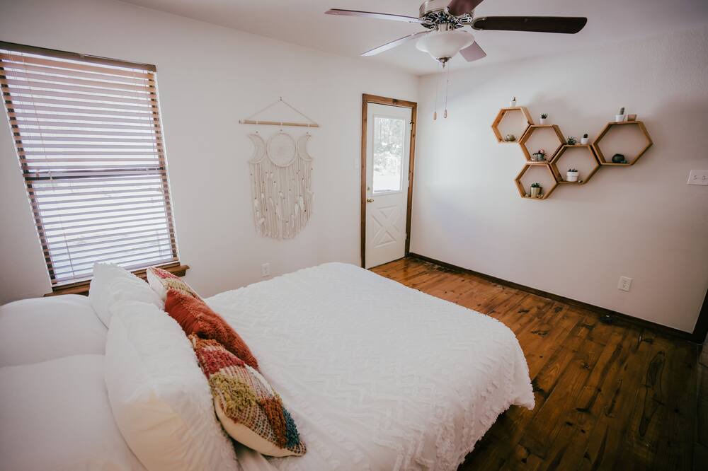 Photo of Bedroom in Holly Lake Ranch
