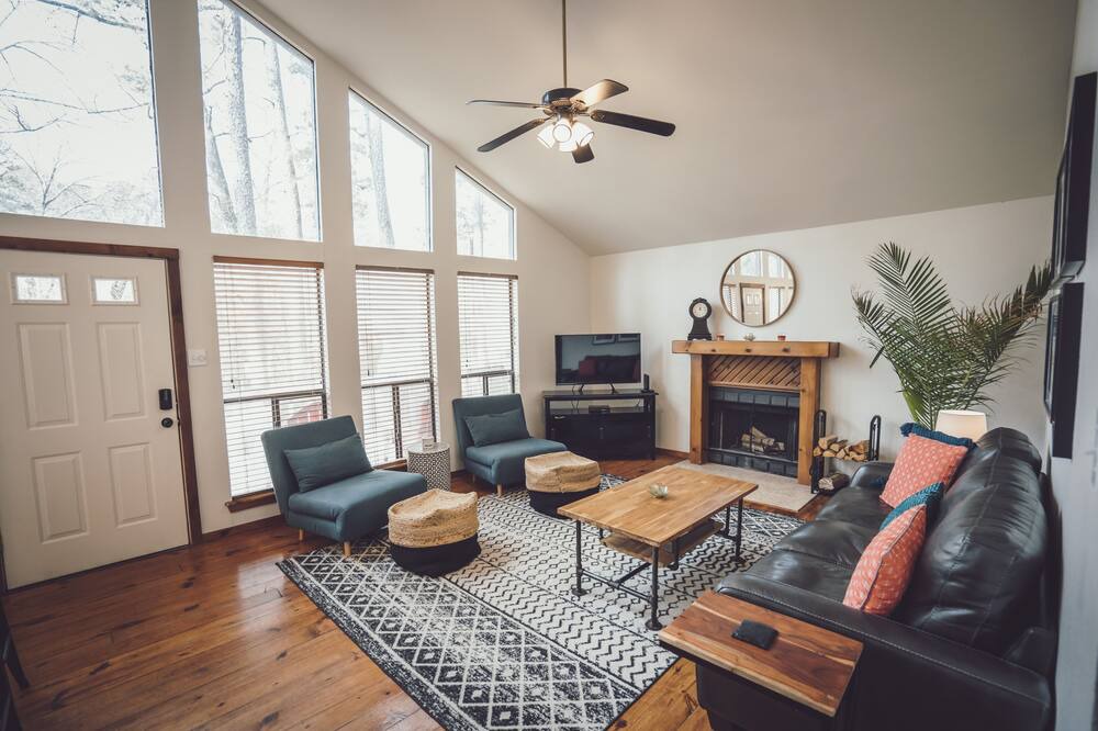 Photo of Livingroom in Holly Lake Ranch