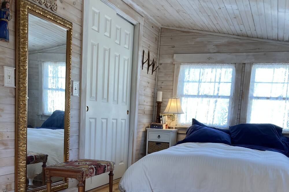 Photo of Bedroom in Loveitts Field