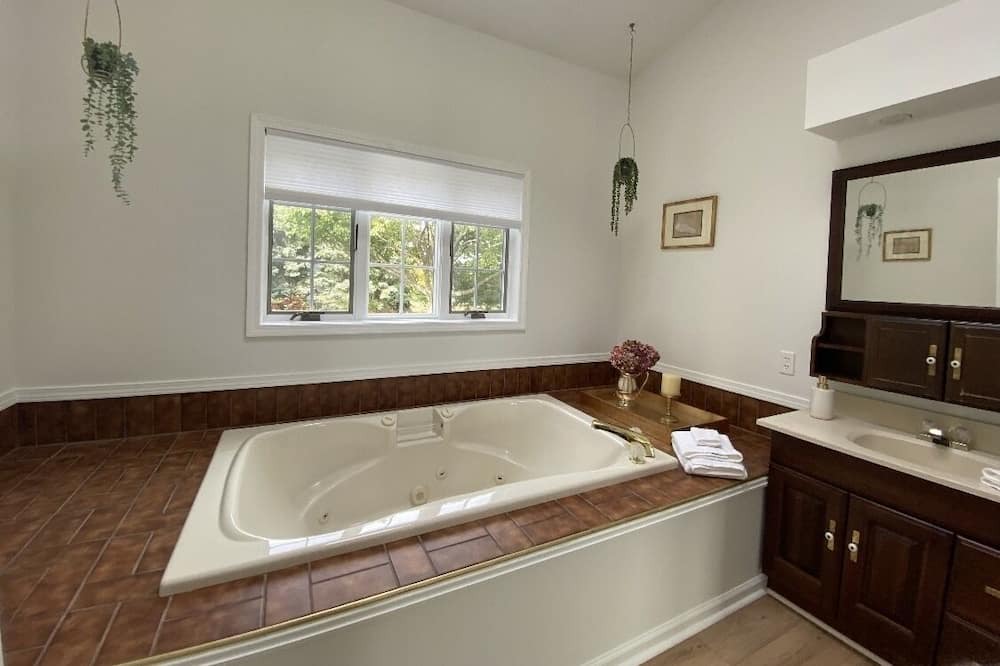 Photo of Bathroom in Bristol Hills