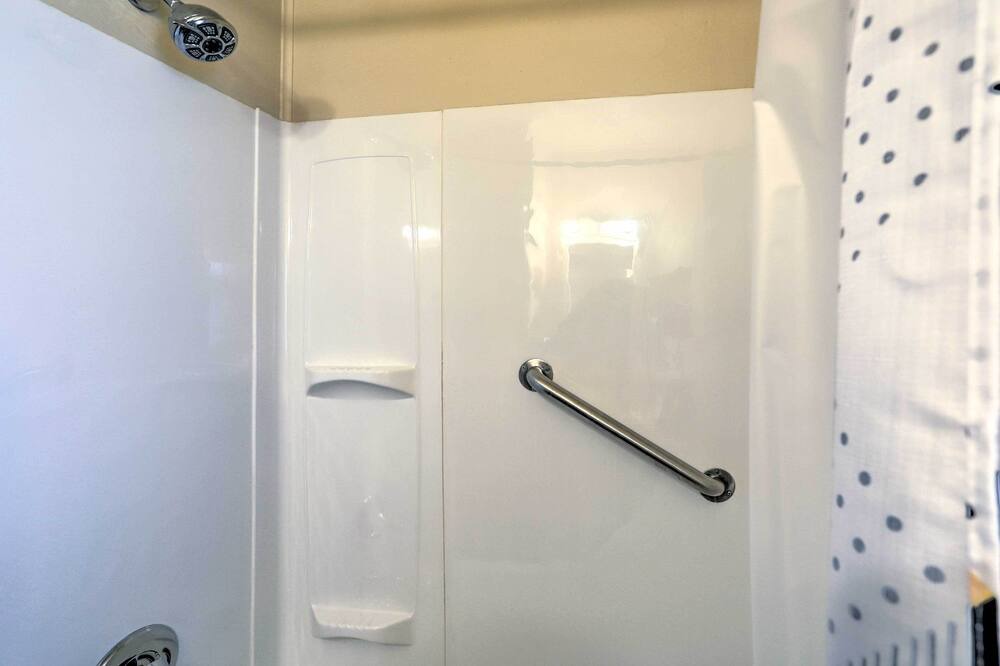 Photo of Bathroom in Maple Heights