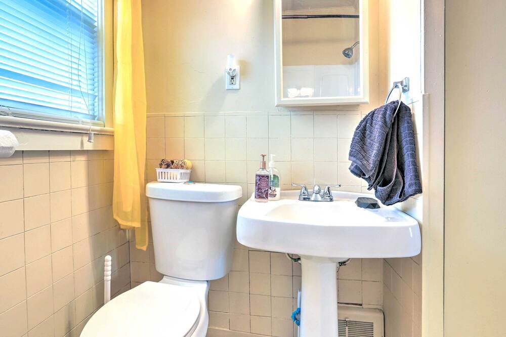Photo of Bathroom in Maple Heights