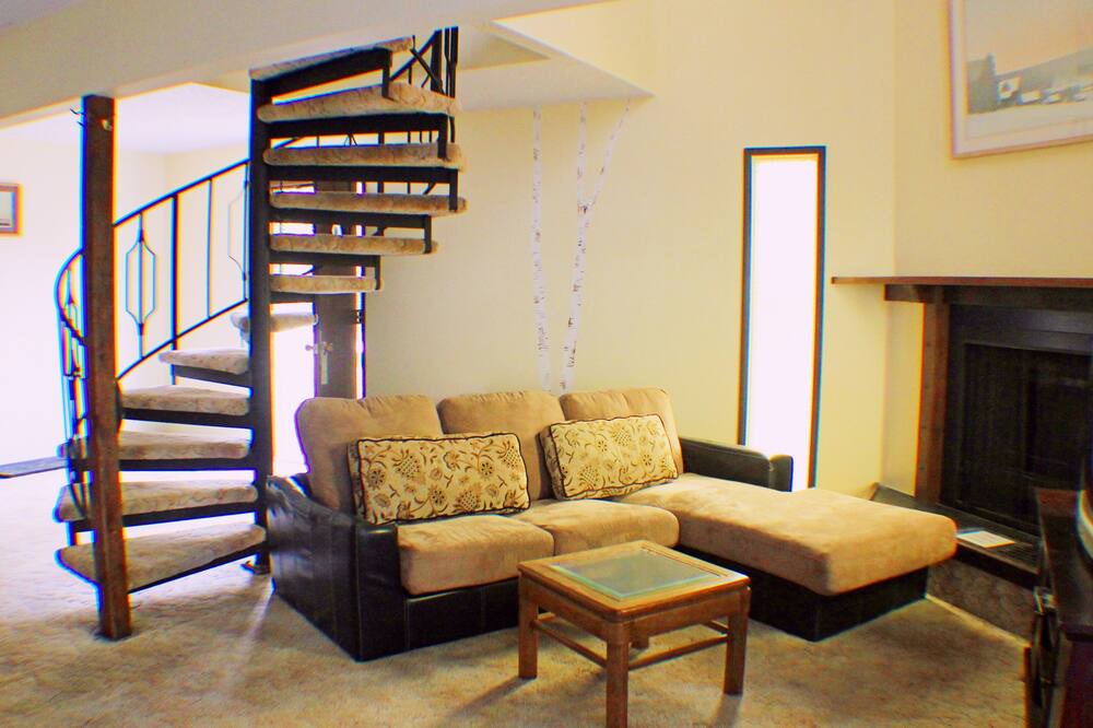 Photo of Livingroom in Homer