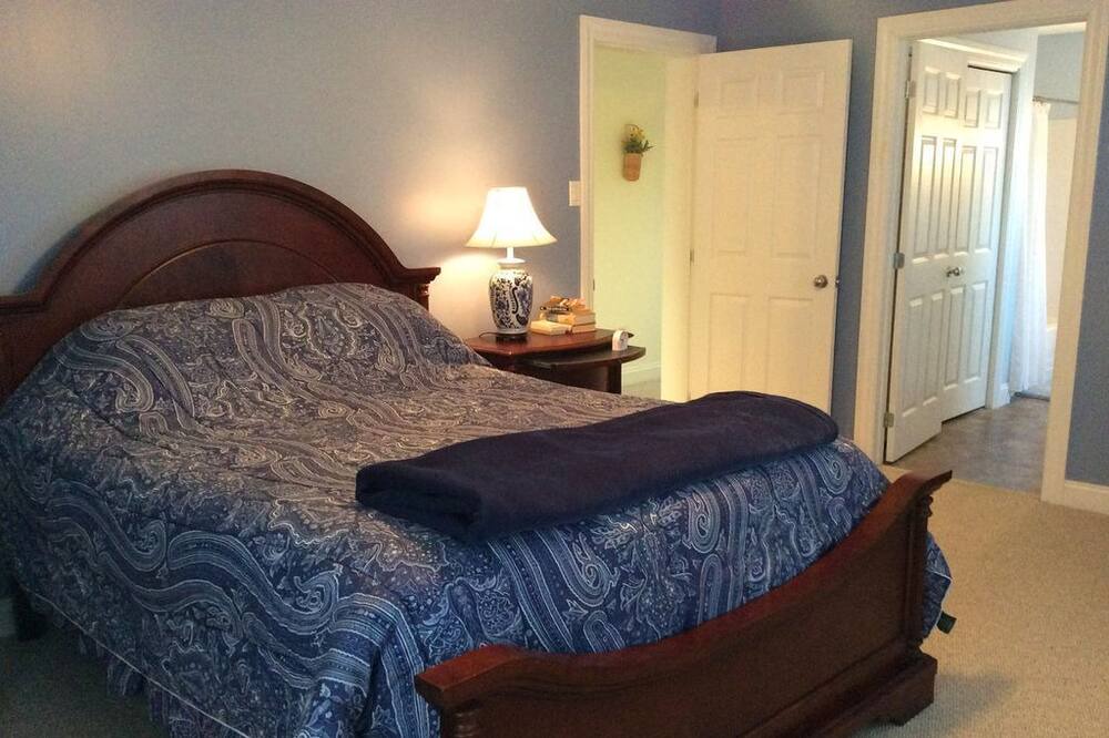 Photo of Bedroom in Round Pond