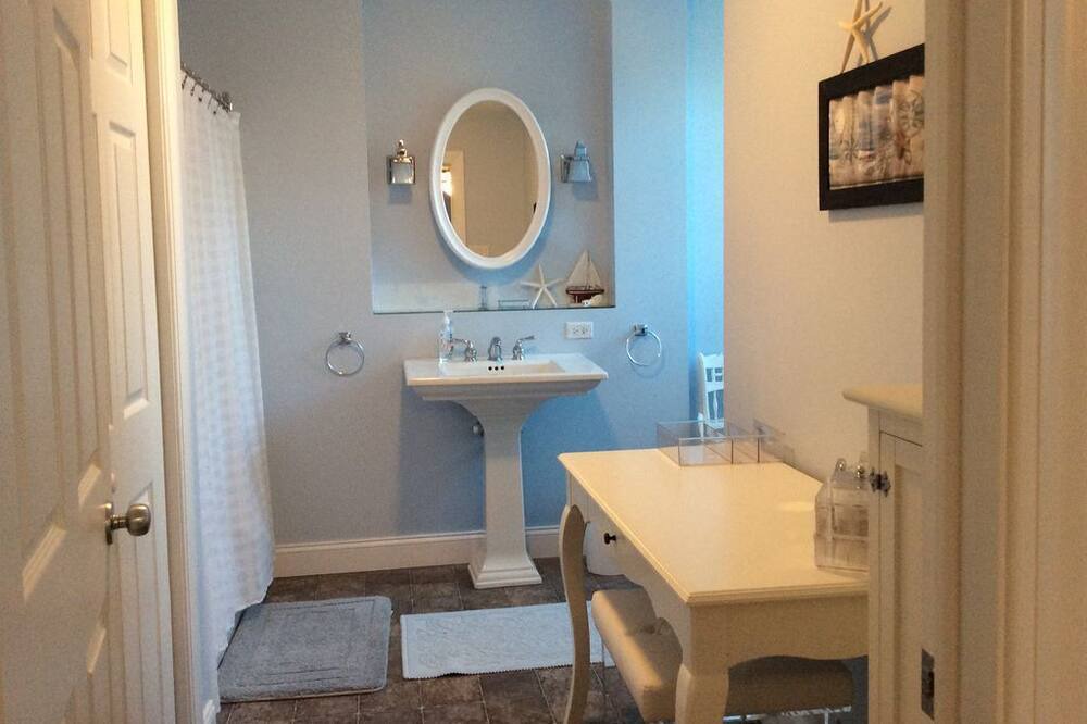Photo of Bathroom in Round Pond