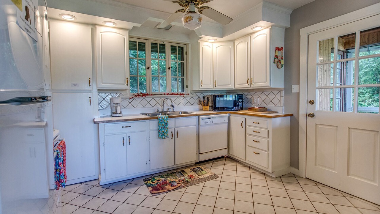 Photo of Kitchen in Town of Reading