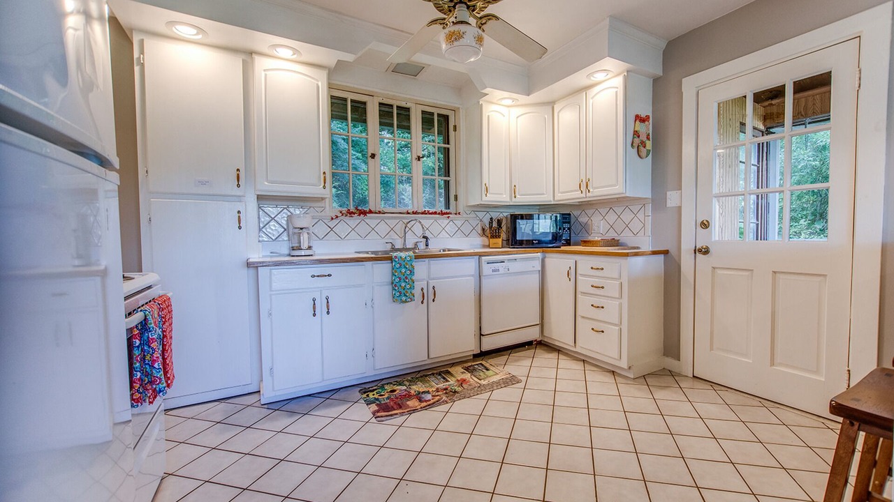 Photo of Kitchen in Town of Reading