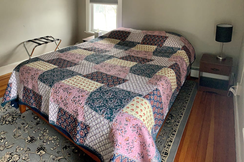 Photo of Bedroom in Back Cove