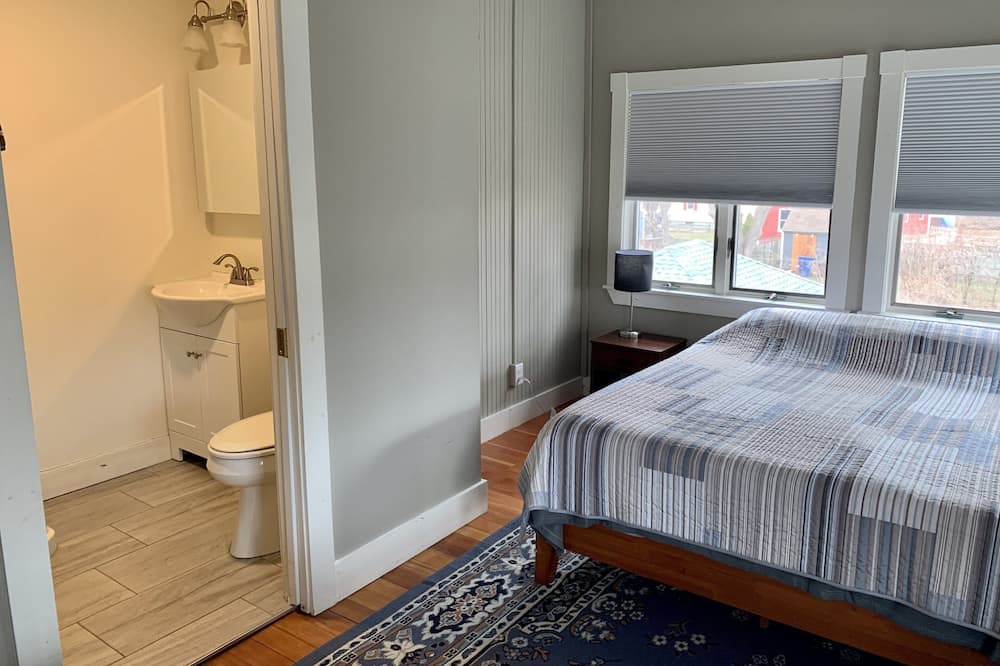 Photo of Bedroom in Back Cove